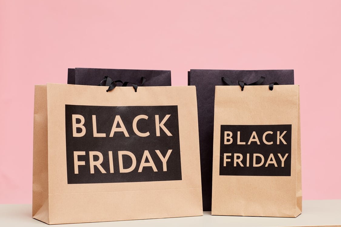 Sacolas de compras com estampa da black friday