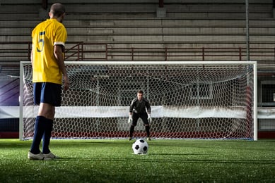 homem preparando para cobrar penalty