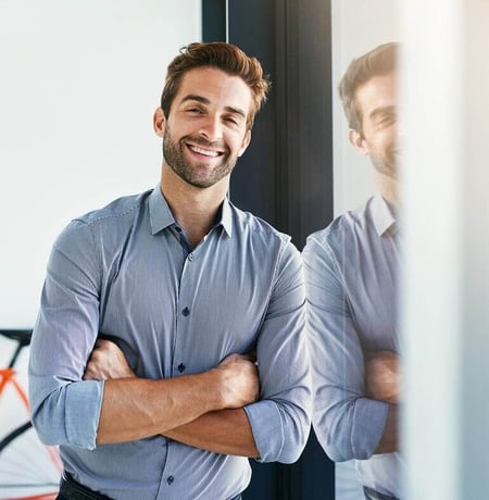 homem de negócios sorrindo